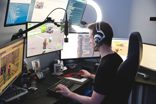 Best Looking Male Streamer